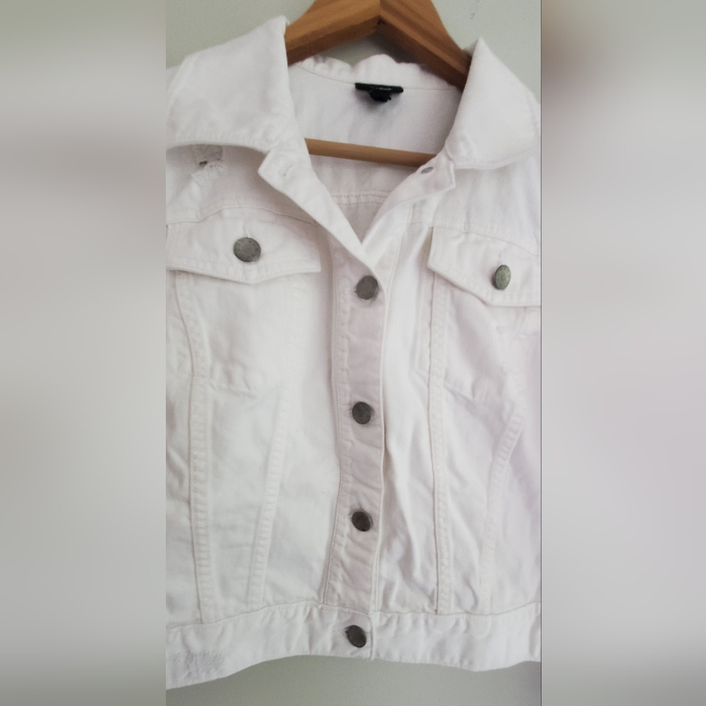 ANA Women's White Cropped Distressed Denim Jacket Size XL - Picture 7 of 8